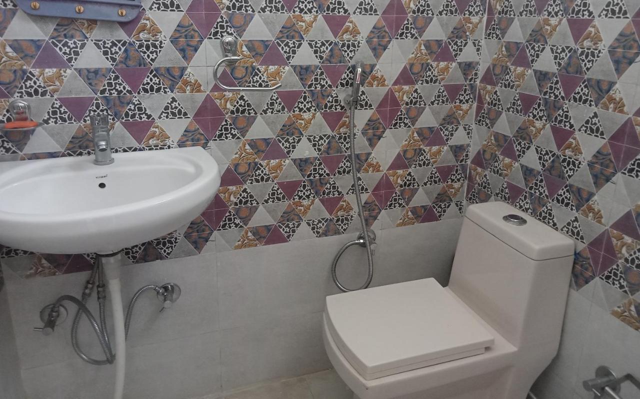 רישיקש Hotel Aman מראה חיצוני תמונה