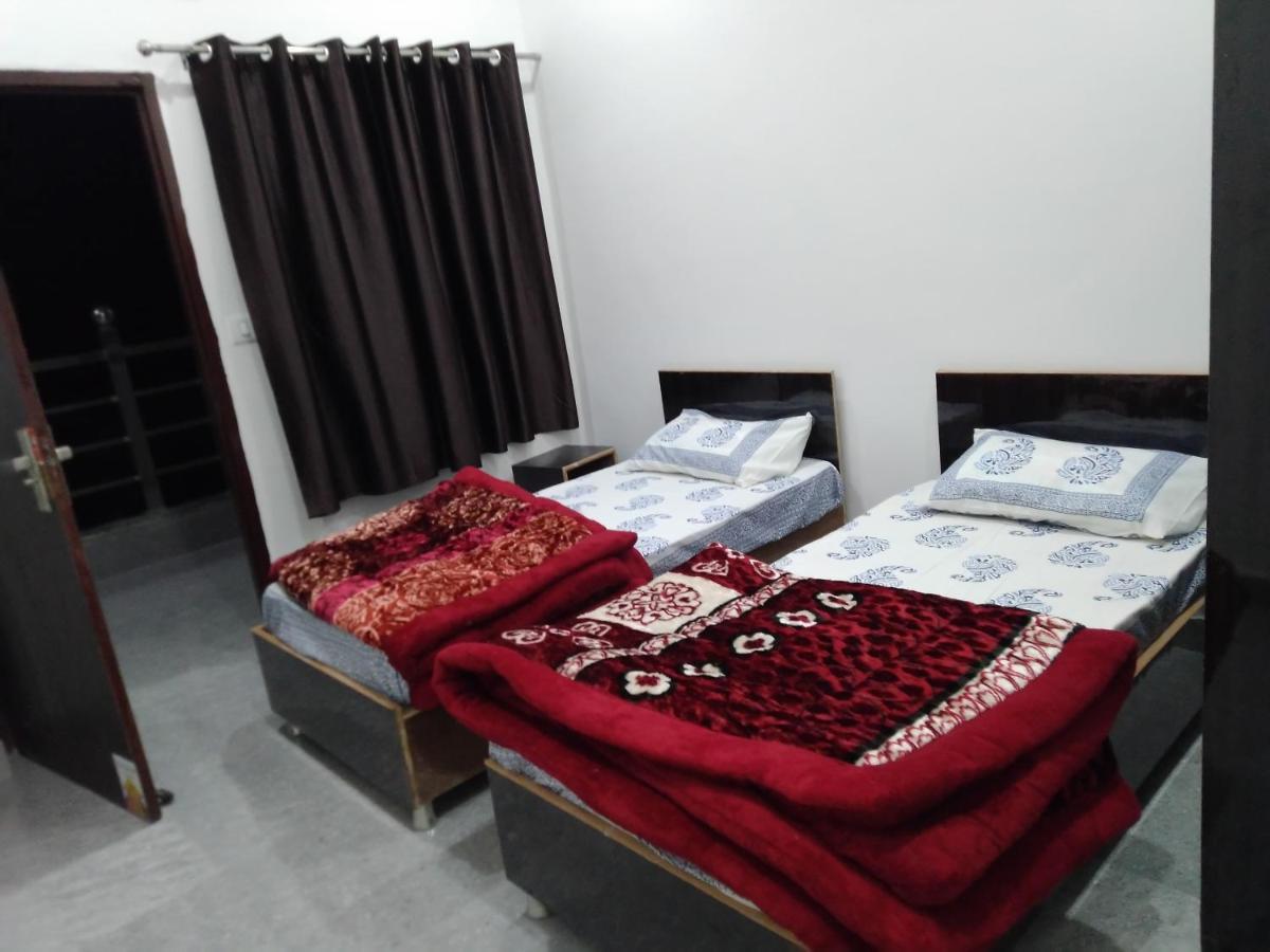 רישיקש Hotel Aman מראה חיצוני תמונה