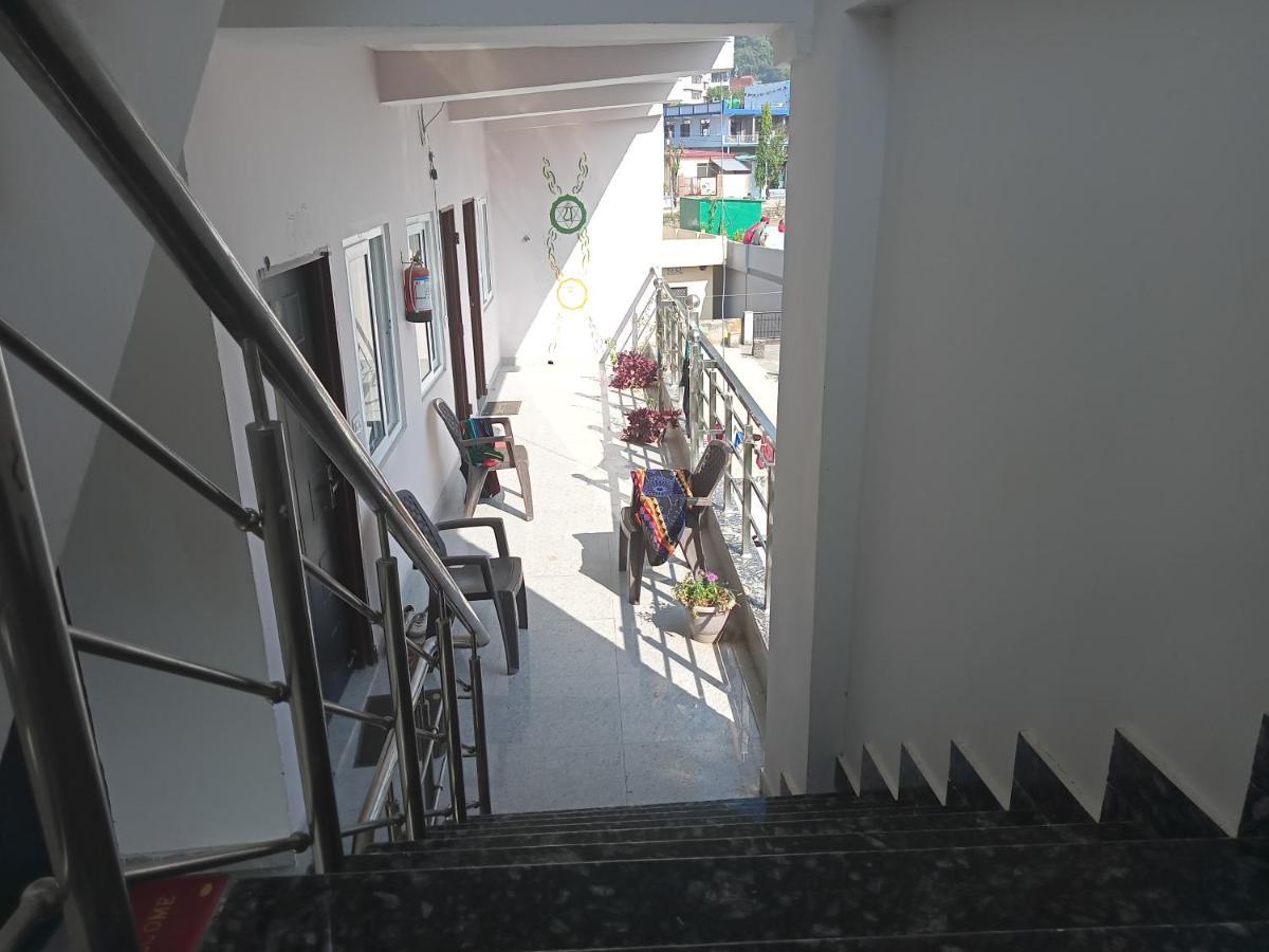 רישיקש Hotel Aman מראה חיצוני תמונה